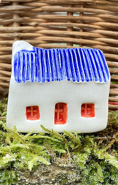 Glenshee Pottery Tin Roof Bothie