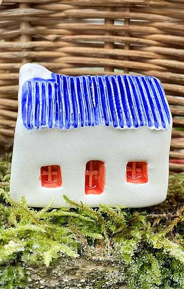 Glenshee Pottery Tin Roof Bothie