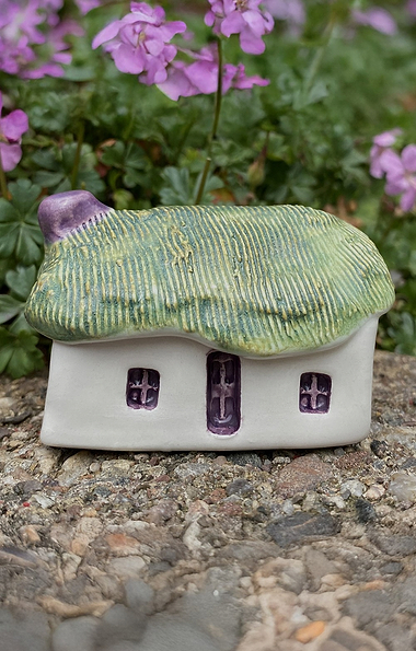 Glenshee Pottery Wee Thatched Bothie
