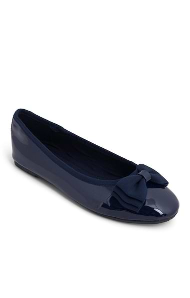 Ladies Patent Bow Pumps