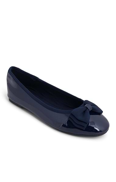 Ladies Patent Bow Pumps