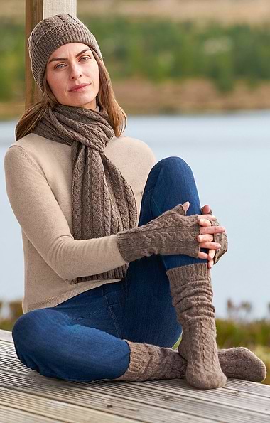 Ladies 3-Ply Cashmere Cable Bed Socks