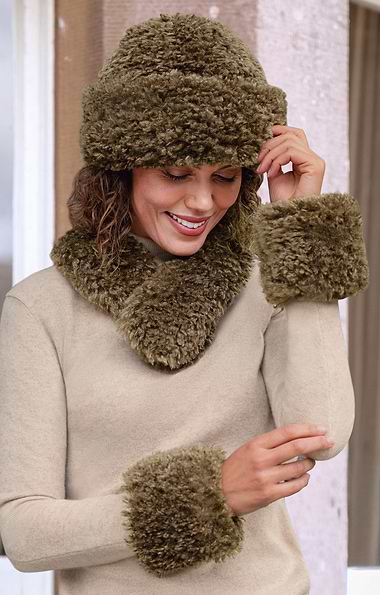 Ladies Helen Moore Faux Sheepskin Wristwarmers