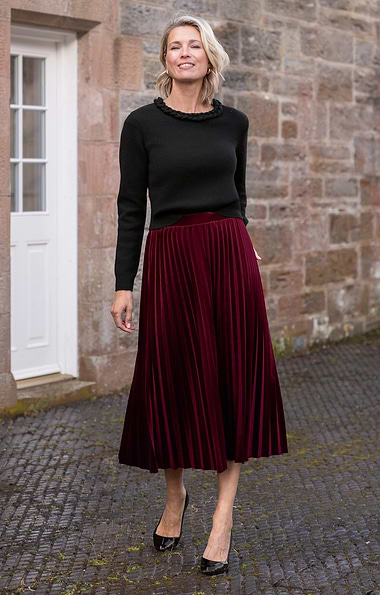 Ladies Velvet Pleat Skirt