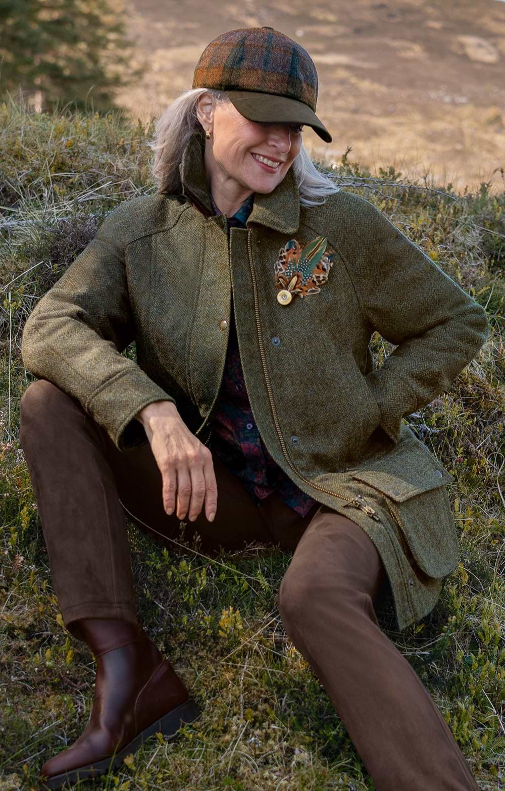 Veste courte femme en tweed bleu marine à boutons dorés Veste courte femme en tweed bleu marine à boutons dorés