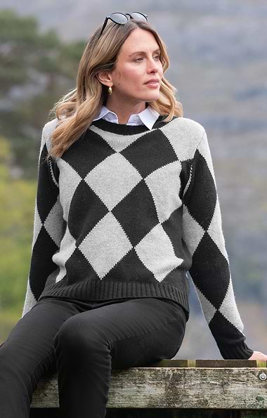 Ladies Lambswool Diamond Crew