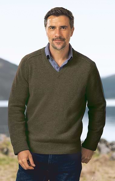 Men's 2-Ply Lambswool V-Neck