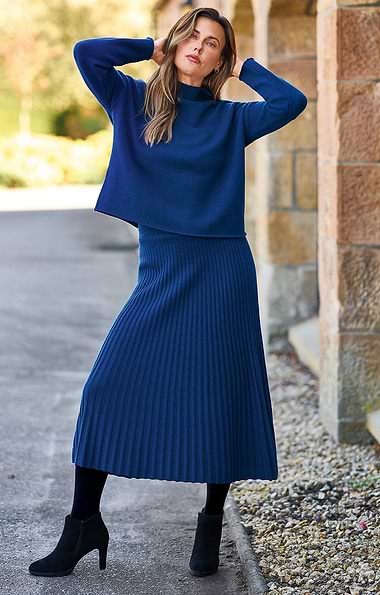 Ladies Merino Cashmere Pleat Skirt